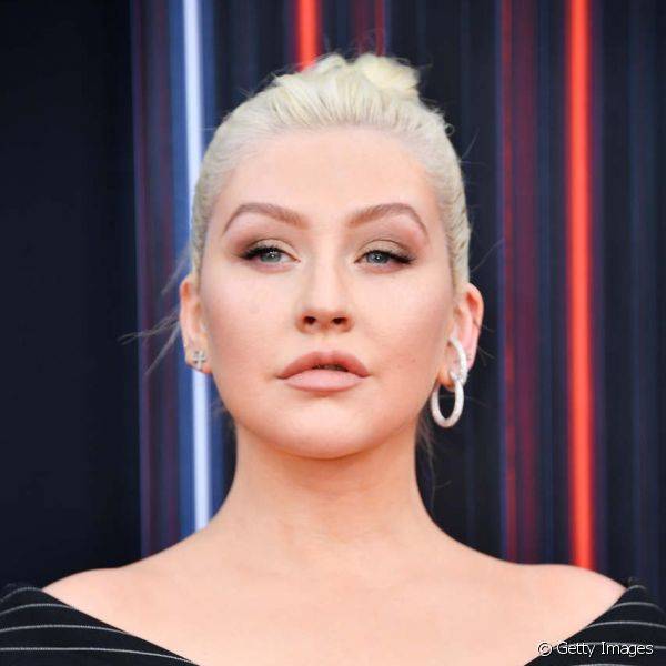 Christina Aguilera preferiu uma make mais s?bria e elegante com tons de nude nos olhos e nos l?bios (Foto: Getty Images)
